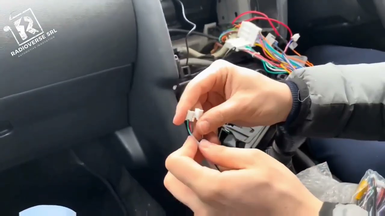 Come smontare l'autoradio della Nissan Qashqai J10 e installare una nuova autoradio android