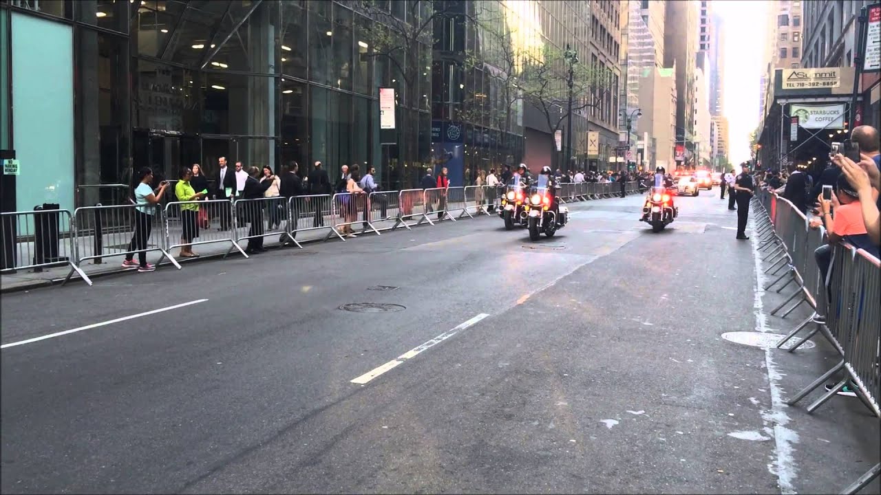 UNITED STATES PRESIDENT BARACK OBAMA & HIS MOTORCADE CRUISING THROUGH MIDTOWN, MANHATTAN, NEW YORK.