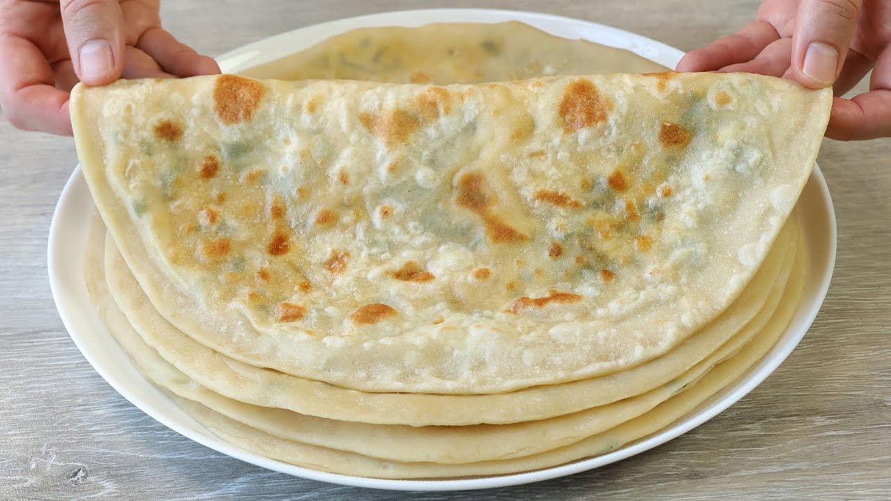 The most DELICIOUS breakfast flatbread I've ever made! Incredibly simple and fast.
