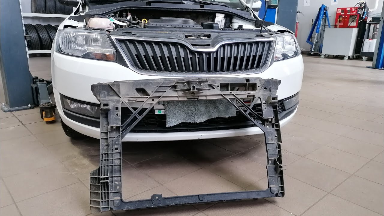 Skoda Rapid замена передней несущей панели .Skoda Rapid снятие переднего бампера.