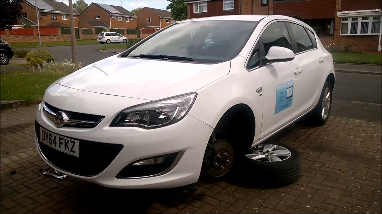 Vauxhall Astra 2014 Mk J Front Discs and Pads