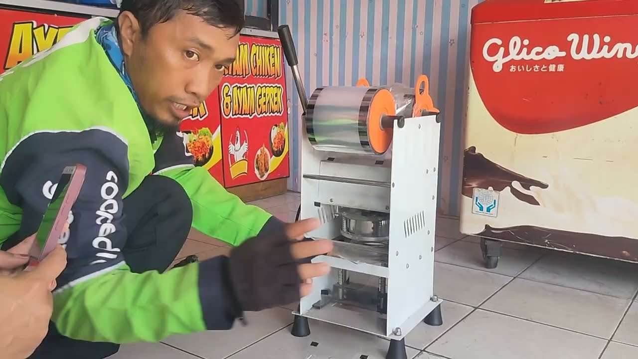 Diajarin pasang cup Sealer sama om ojek