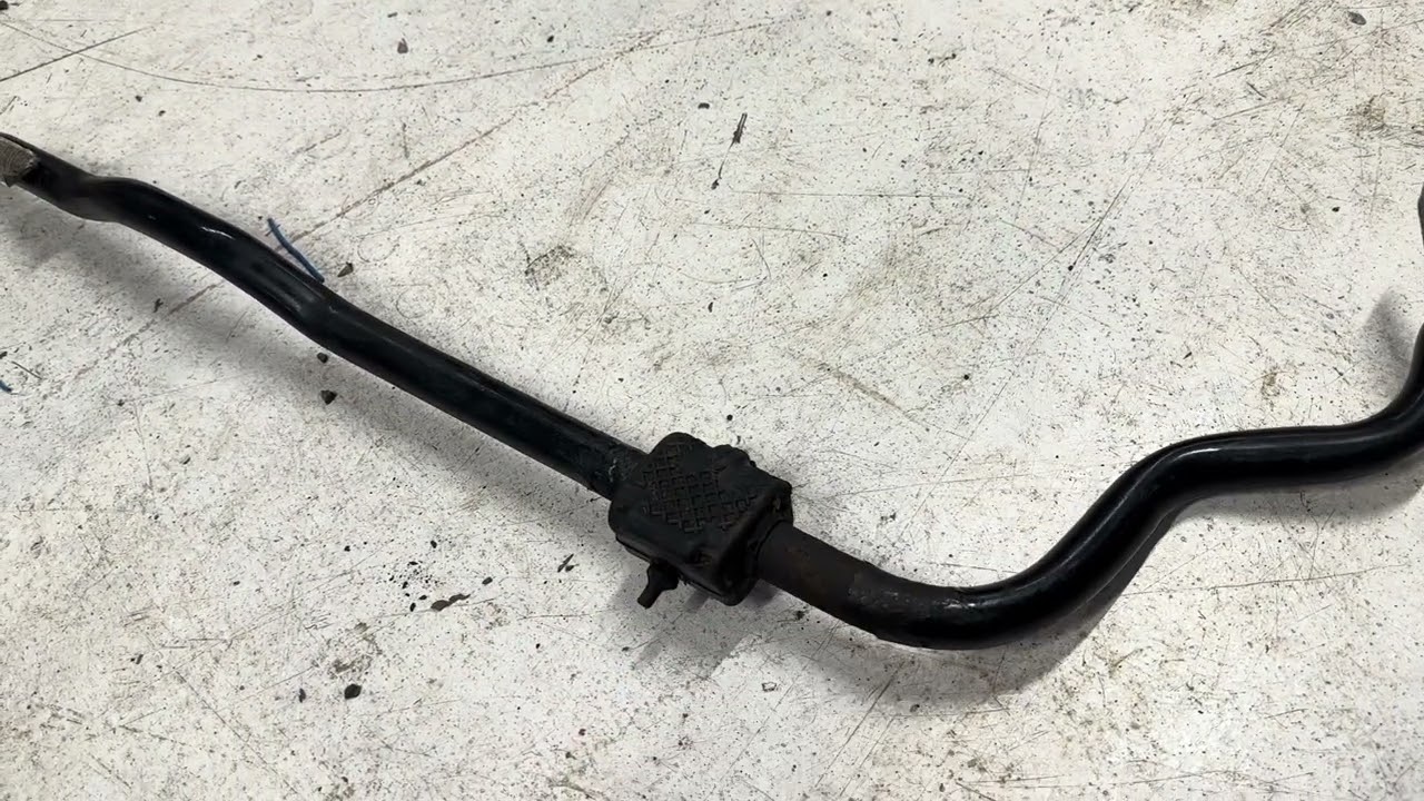 Peugeot 208 suspension creaking noise - anti roll bar bushes? - hairline crack hollow bar?