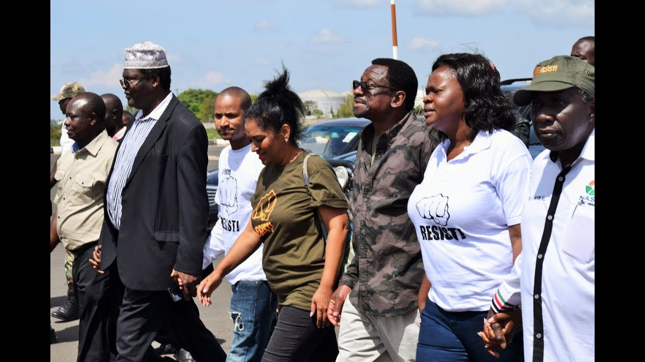 Raila’s lieutenants ‘resist’ police at JKIA on eve of his return