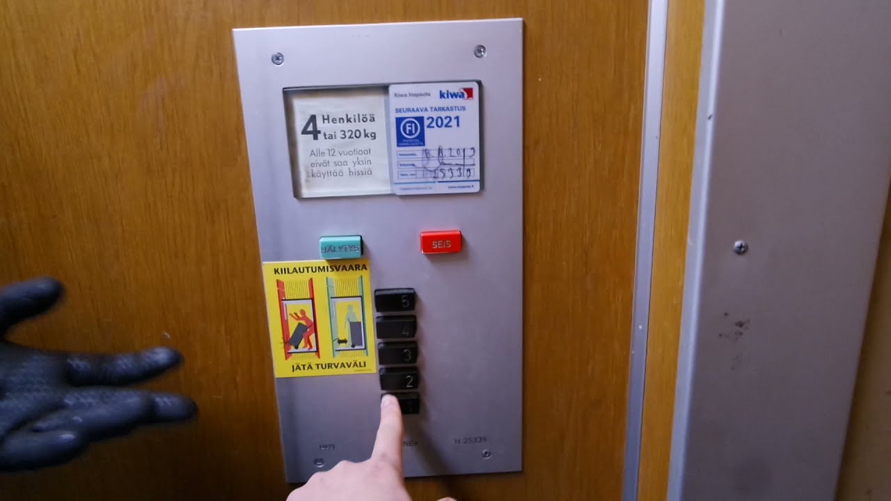 Old Kone traction elevator/lift in Multisillankatu 3A, Multisilta, Tampere