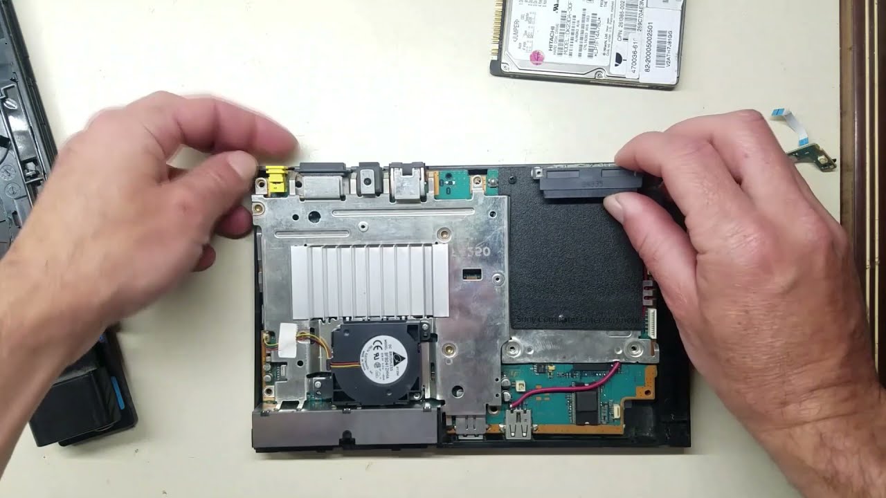 Mostrando PlayStation2 Slim con Disco Duro IDE antes de comenzar a hacer varias modificaciones más