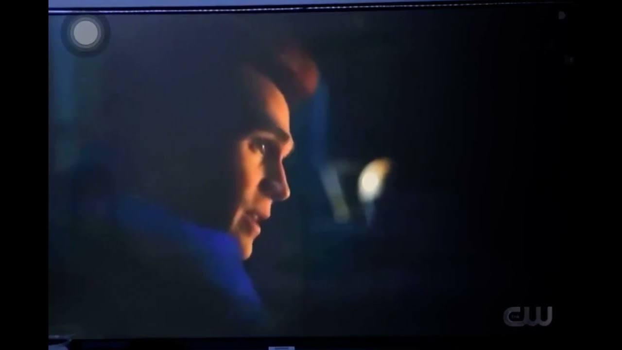 Riverdale Season 5 Episode 9 Varchie soft moment & a Kiss !!!