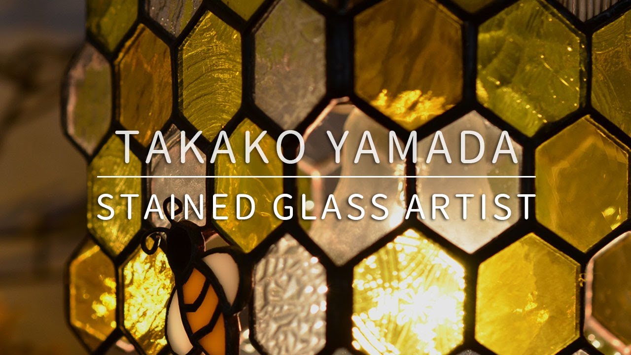 Lovely honey bee / ステンドグラス 山田貴子 ニジイロランプ Stained glass artist  Takako Yamada  Nijiiro Lamp Seto,Japan