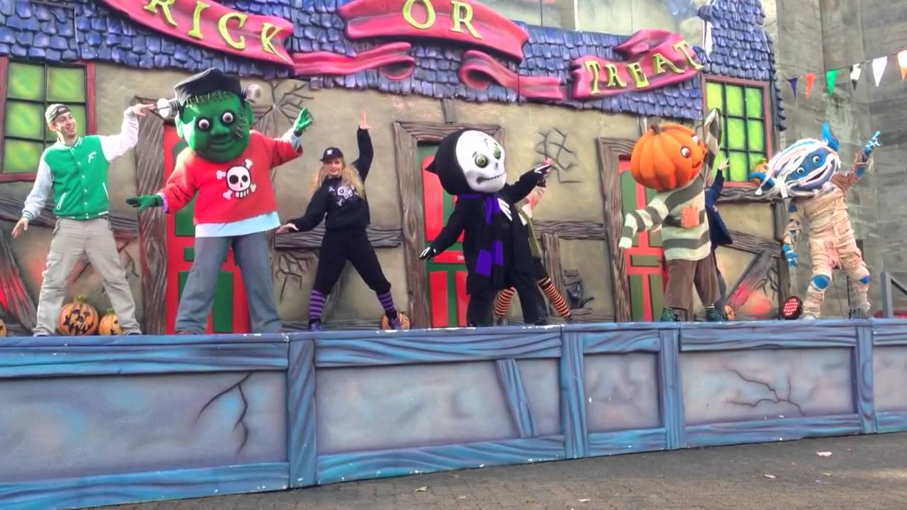 Trick or treat show Alton Towers Scarefest 2013 part 1