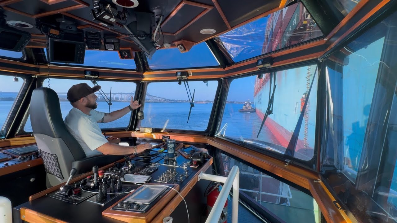 RAW footage of Sailing a Cargo Ship