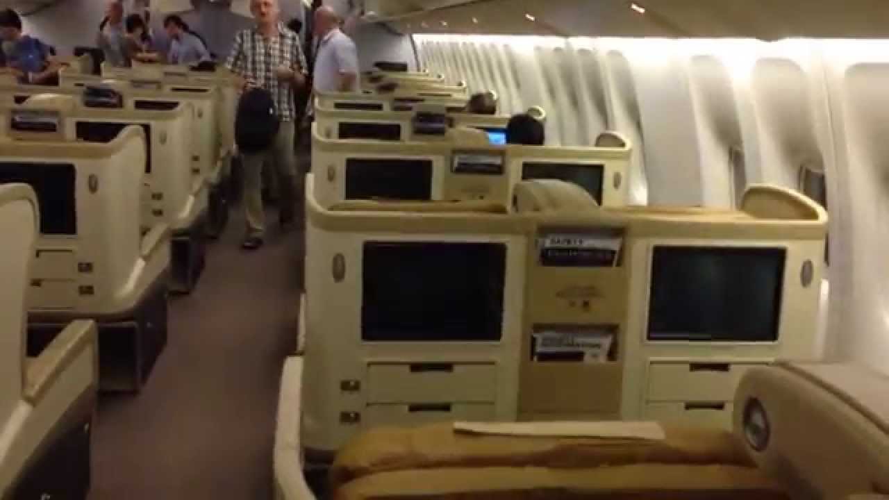Boarding Singapore Airlines at Dubai Airport