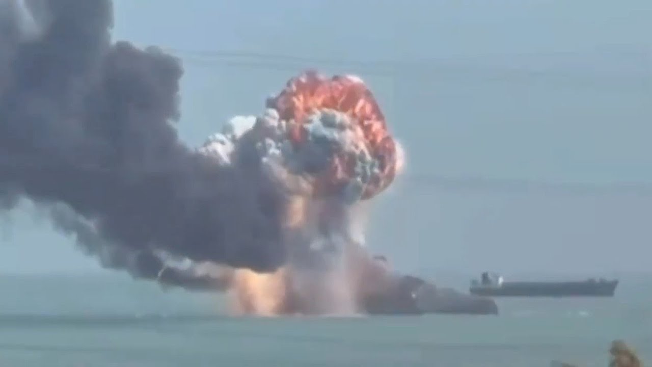 Iran, nave affondata dagli Usa: l'esplosione nello stretto di Hormuz VIDEO