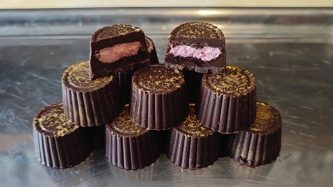 chocolat fourré marshmalllow et framboise /  cioccolate marshmallow lampone