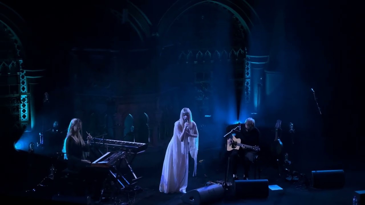aurora in union chapel london 10/12/25
