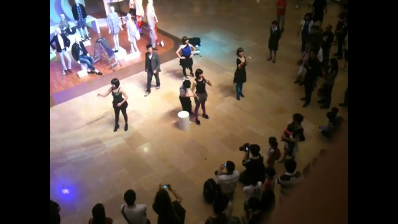 Live Mannequin Fashion Show