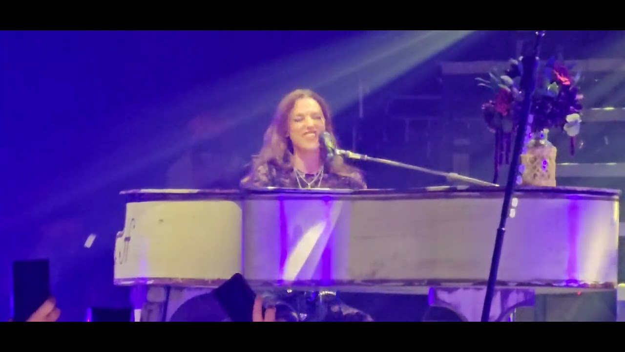 Halestorm,  Lzzy Hale and Amy Lee - Break In 10/29/24 London, ON, Canada