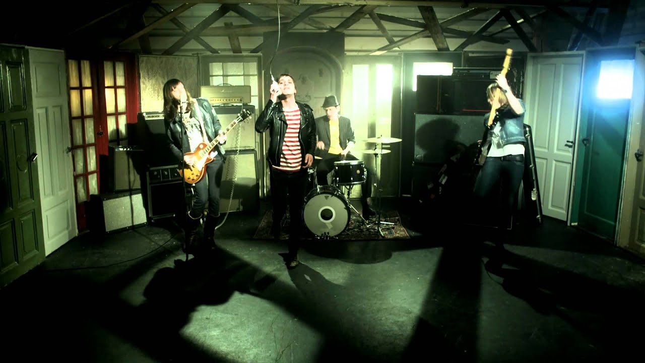 The Blue Van - There Goes My Love (OFFICIAL VIDEO)
