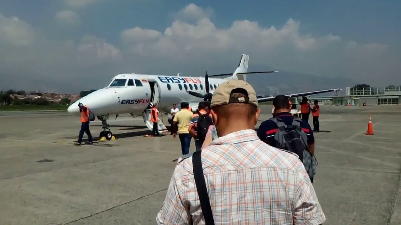 ABORDAJE, VUELO Y ATERRIZAJE DE EASYFLY