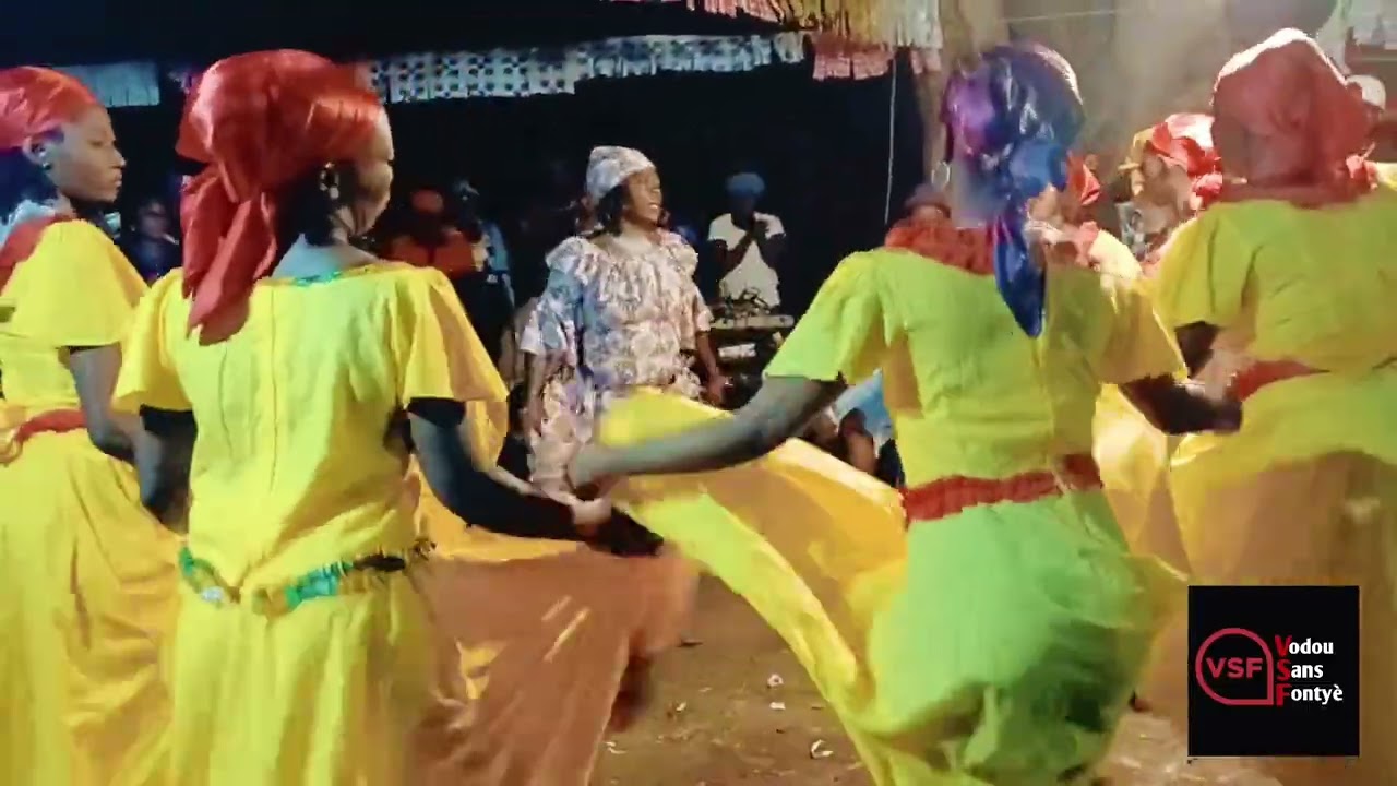 Vinn gade koral danmbala kap jwe nan lakou ougan lima