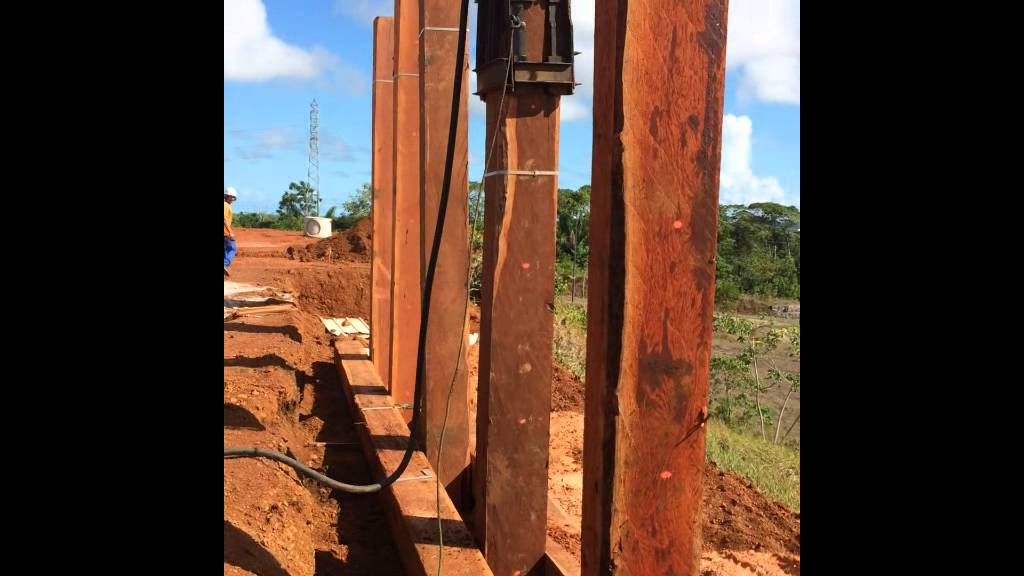 Zac la chaumière (Guyane) : Réalisation d'un soutenement en bois
