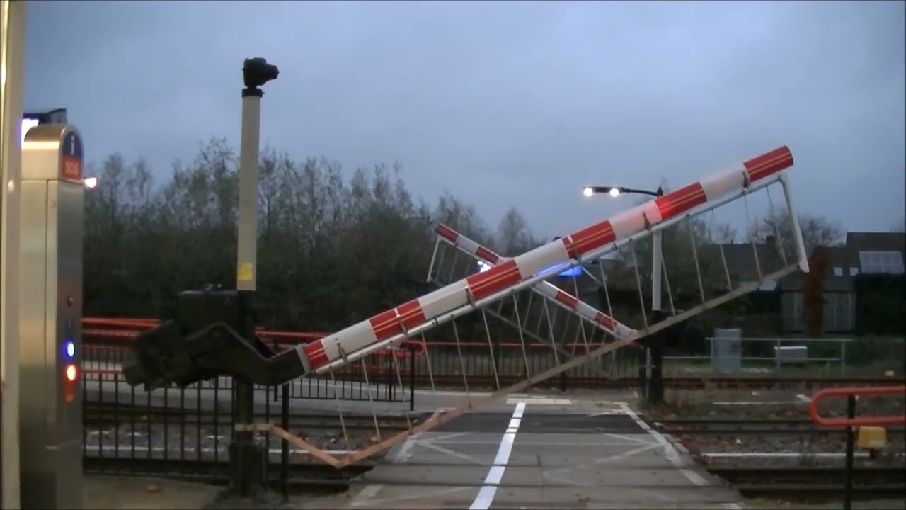 Spoorwegovergang Venray // Dutch railroad crossing