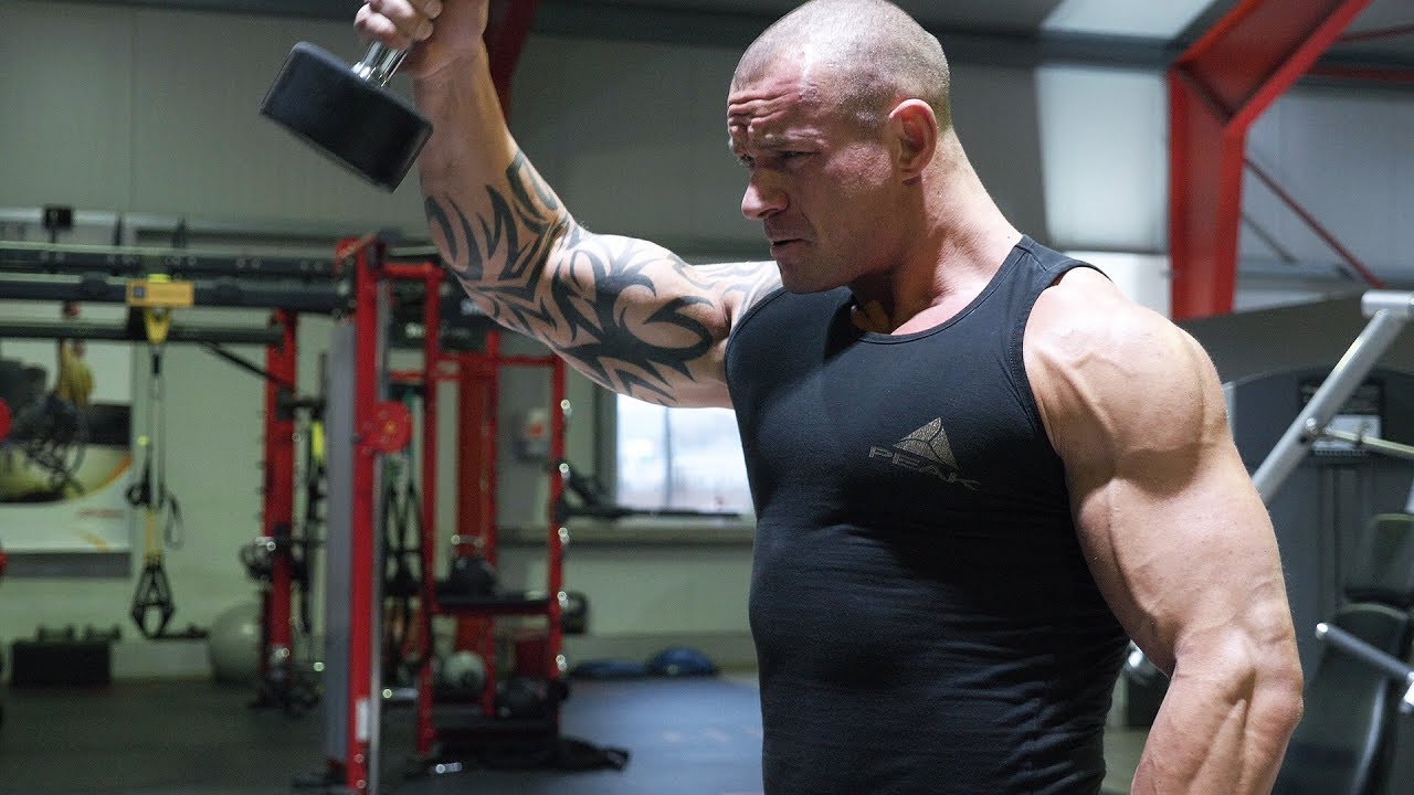 Holger Gugg | Brutaler Pump beim BRUST- & SCHULTERTRAINING | Was tun bei SCHULTERSCHMERZEN?!
