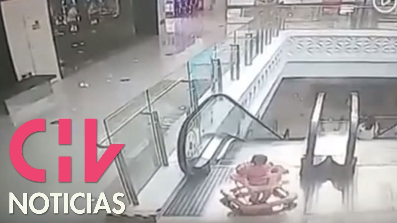 Terrible descuido: Bebé de 9 meses en andador cayó por escaleras mecánicas de centro comercial
