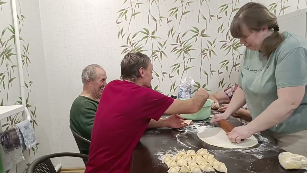 Пару лет поживём у брата. Отвечаем на вопросы. Обработали деревья.