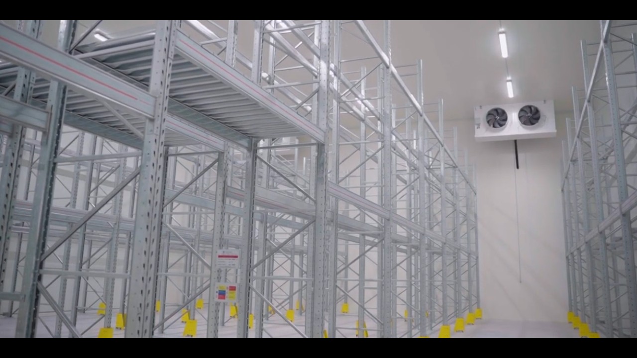 Impianto di refrigerazione industriale con doppio chiller e CO₂ in cascata