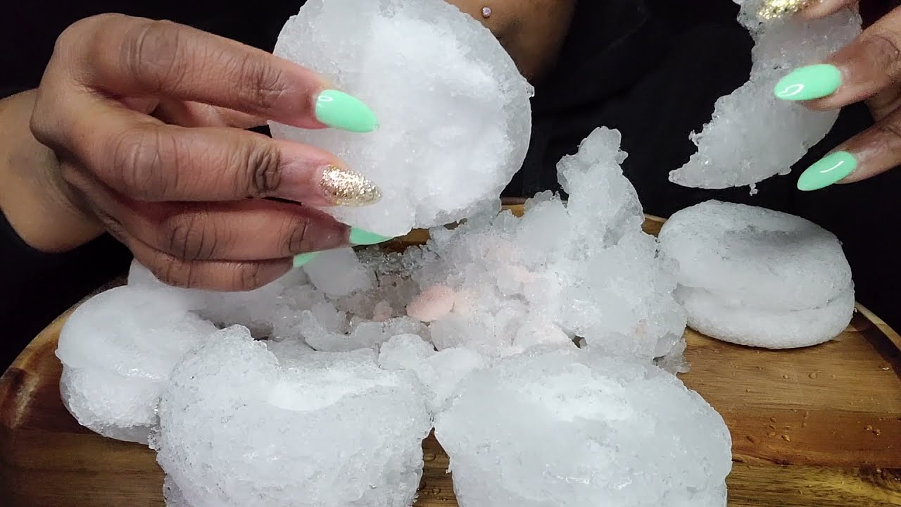 THIN DONUT ICE SANDWICHES | VLOGMAS DAY 21| #iceeating #asmr #asmrice