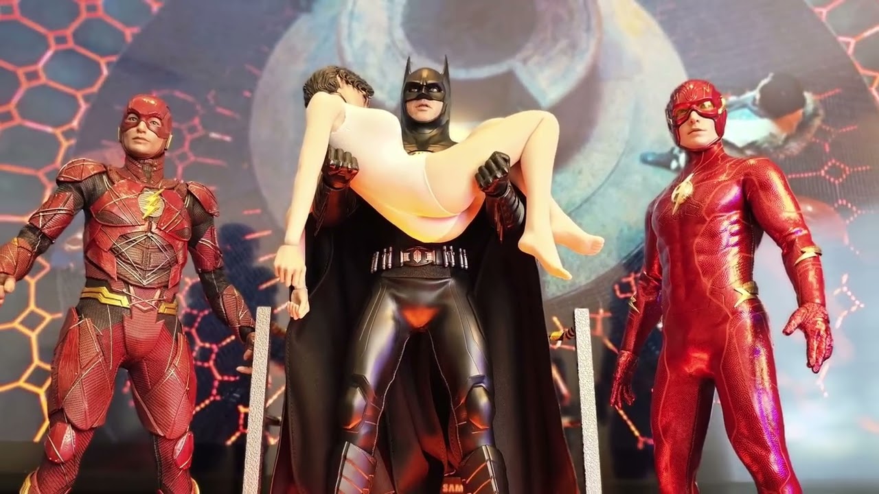 Hot toys the flash, supergirls rescue 