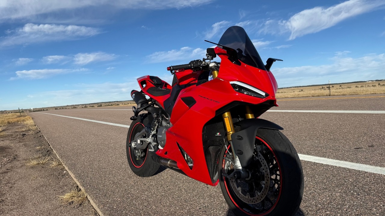 Ducati Panigale V2 S - New Rizoma Mirrors for my baby! Looking Clean!!