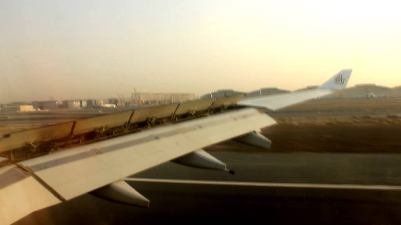 Emirates A330 Landing in Dubai