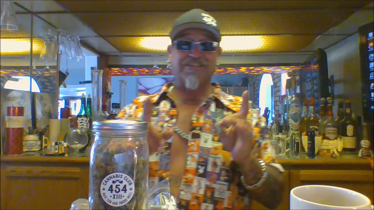 SC420R -CannabisTravelers special report :LOWELLS caf&eacute; in west hollywood