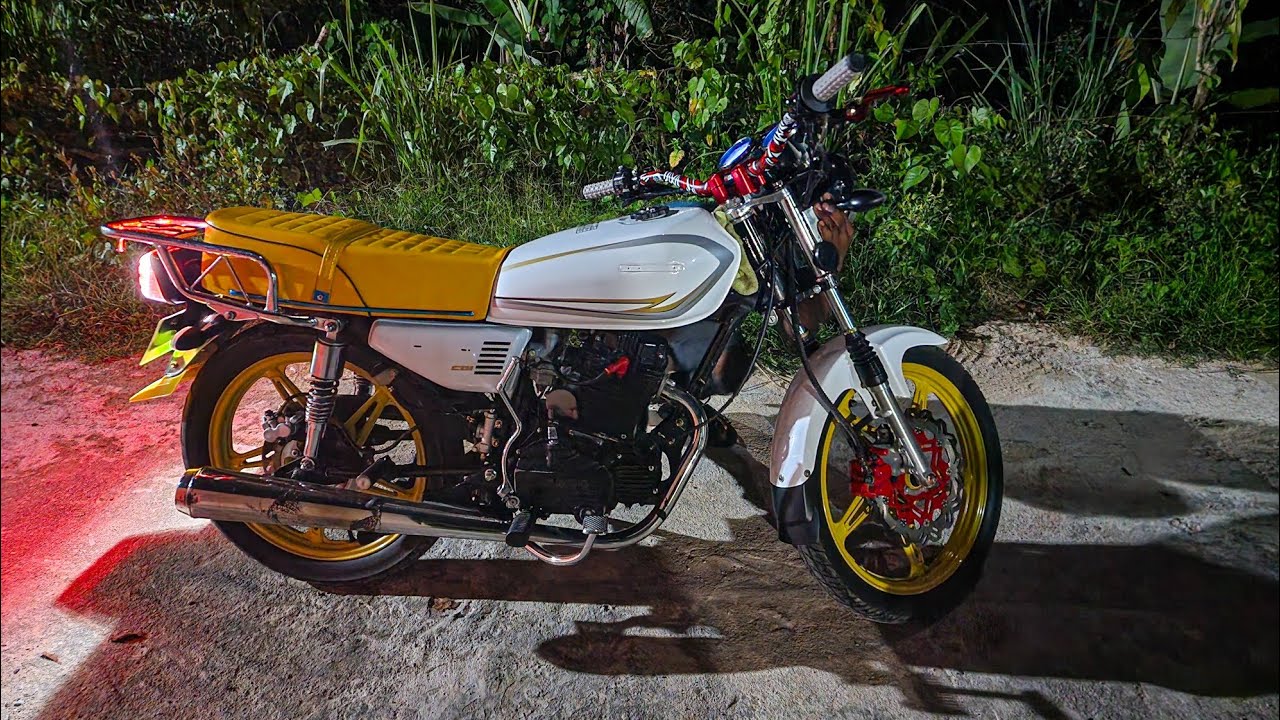 Fixing Up My Crashed Bike Pt 2 - New Gas Tank, Seat & More | Jamaican Bike Life 🇯🇲
