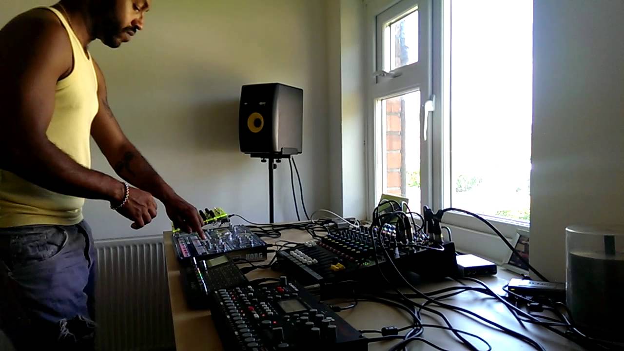 Octatrack + Waldorf Pulse 2 + Korg Electribe EMx-1 - Live Techno