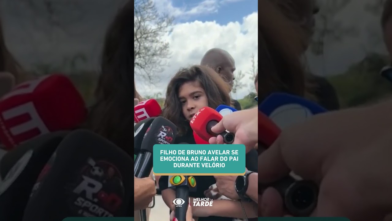 Filho de Bruno Avelar se emociona ao falar do pai durante vel&oacute;rio | Melhor da Tarde