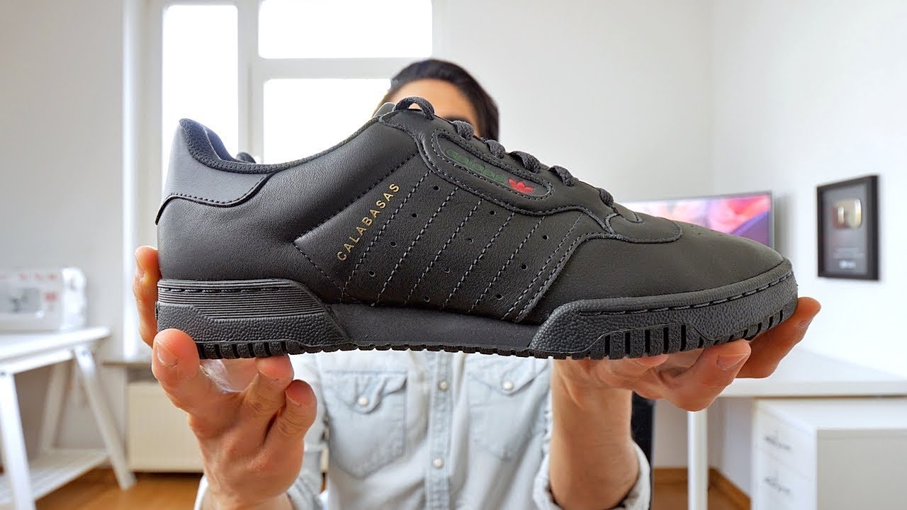 ¿Cómo vestir tenis negros? Viste urbano y casual con UN mismo par