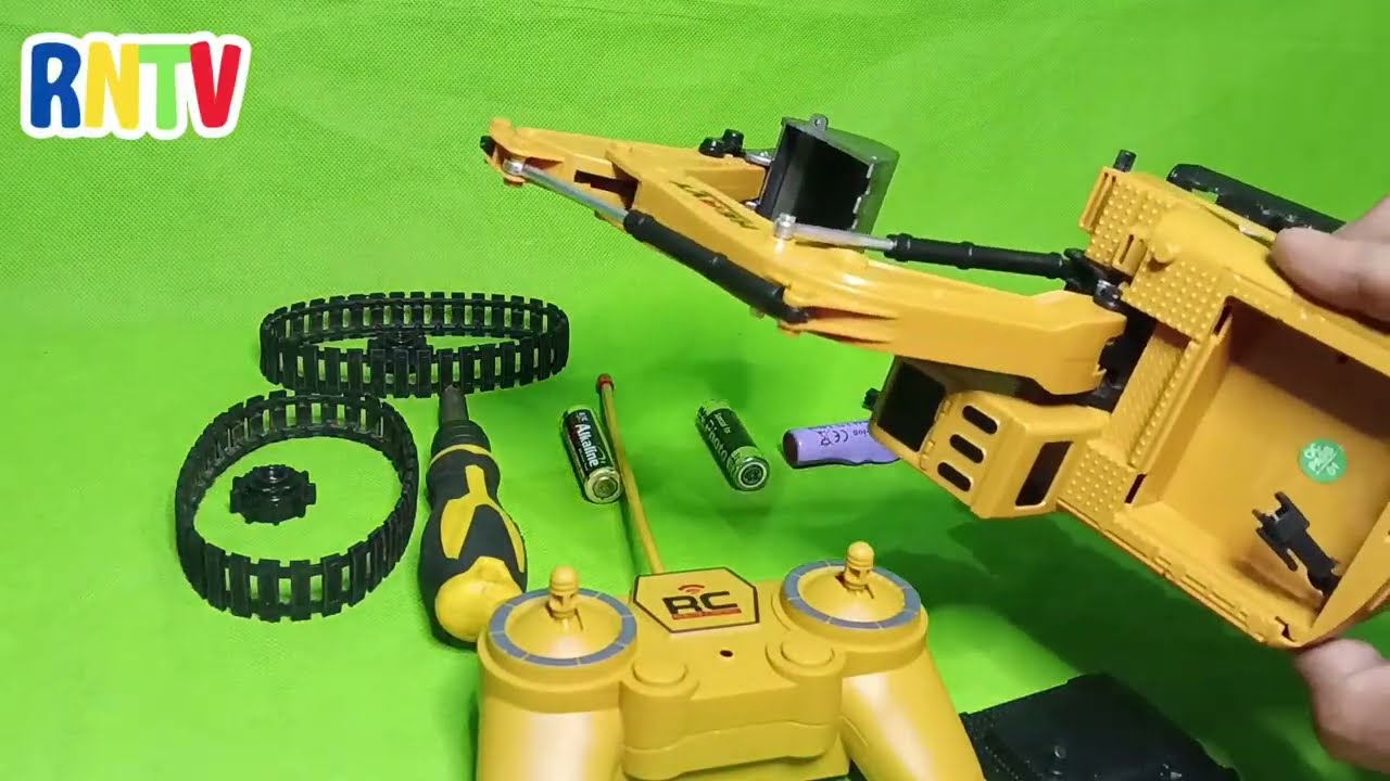 Merakit Bagian Excavator Hingga Siap Bermain