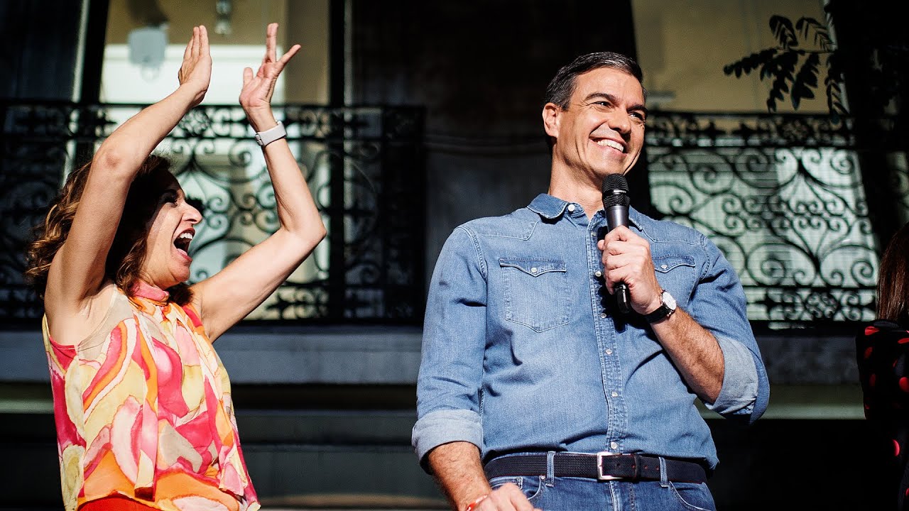 Pedro Sánchez celebra el resultado en Ferraz: “Gracias a toda España”