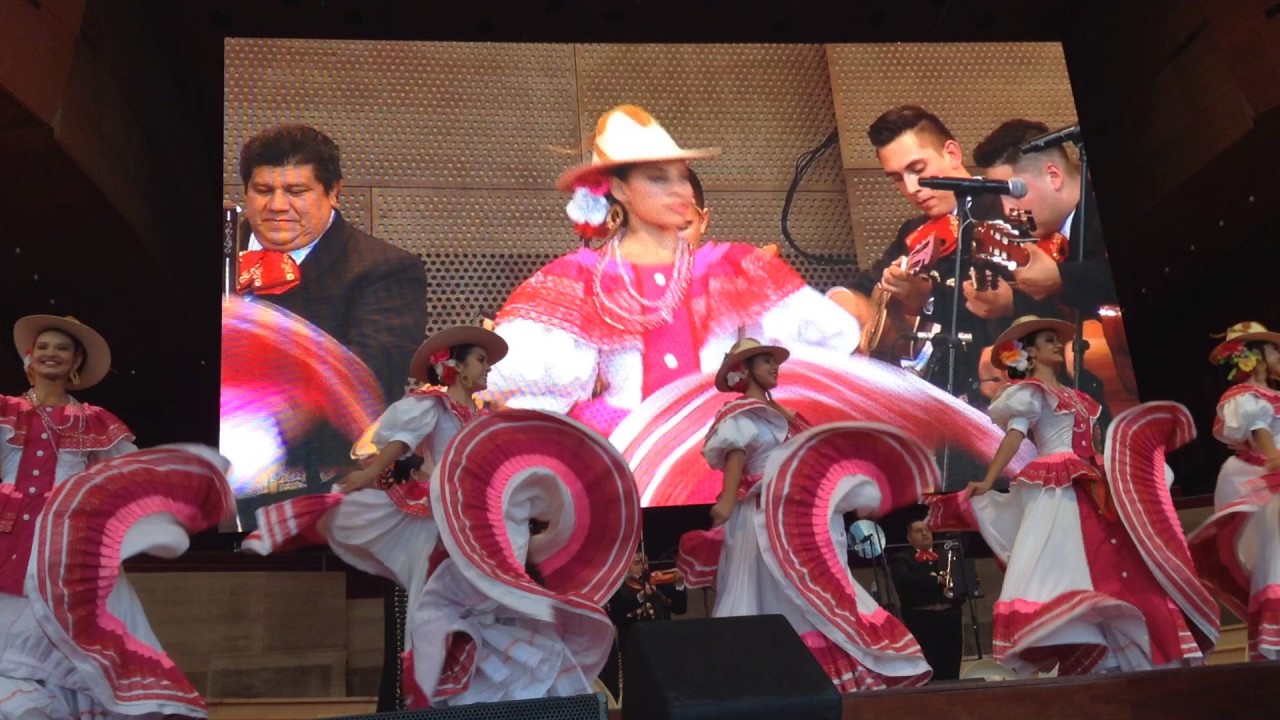 Ballet Folklórico de la Universidad de Colima