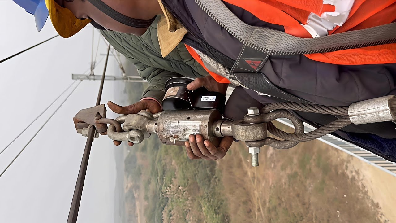 Dynamometer Installation and Tension Measurement of Contact Catenary Wire #Railway #Metro #OCS #OHE