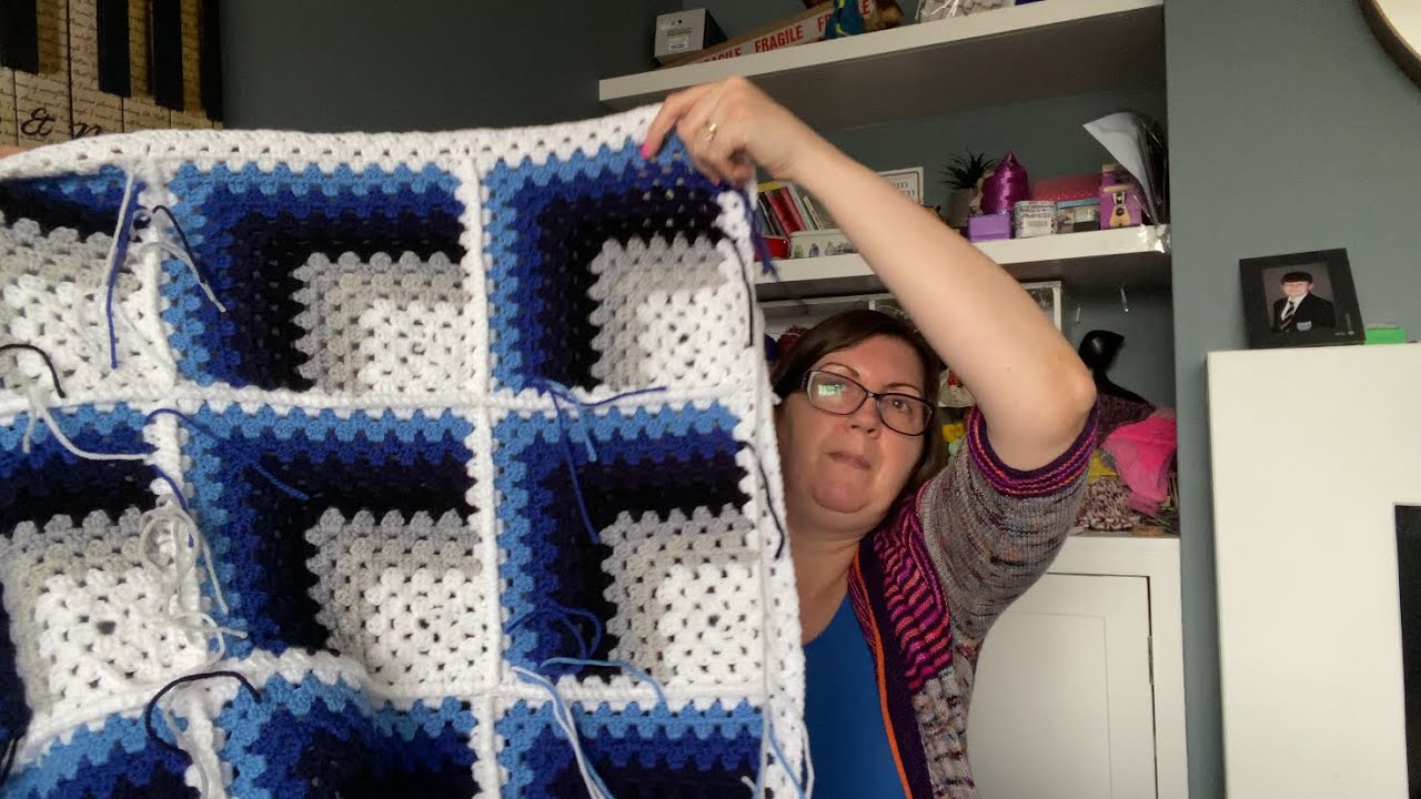 Episode 40 Apocalyptic Knitter | an FO | Holiday prep | Blanket progress #knittingpodcast 
