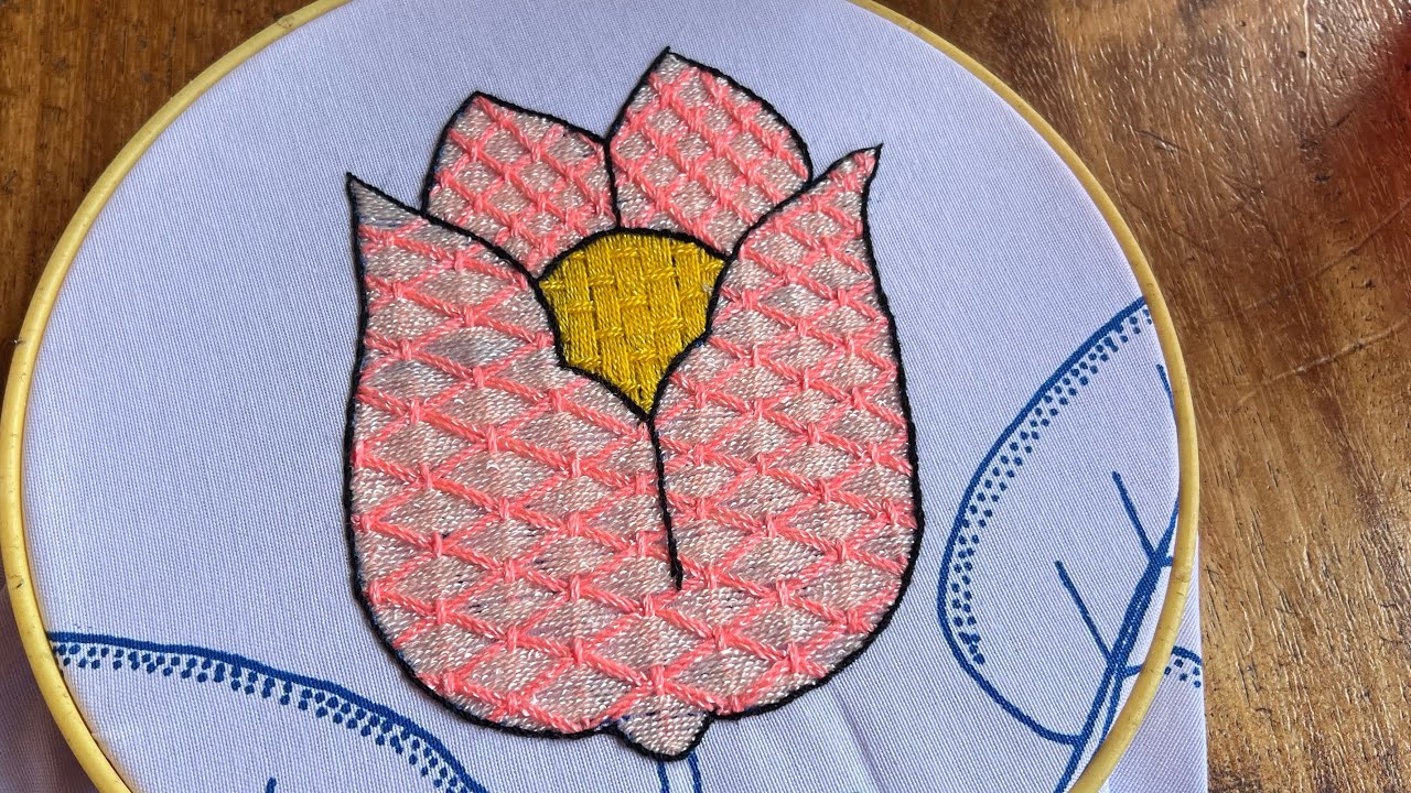 PUNTADA FÁCIL PARA BORDAR UN TULIPÁN 🌷😍Como bordar un tulipán 💐 @Bordados bonitos Karen