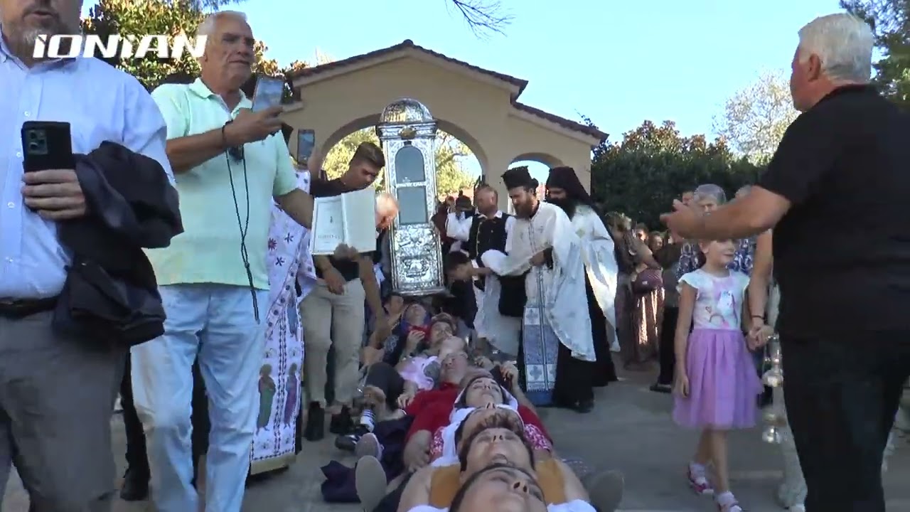 Kεφαλονιά - Άγιος Γεράσιμος | Η μεταφορά του σκηνώματος στην μεγάλη Εκκλησία