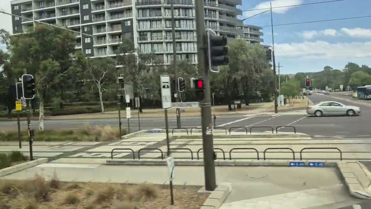 NAIK BUS KE CANBERRA