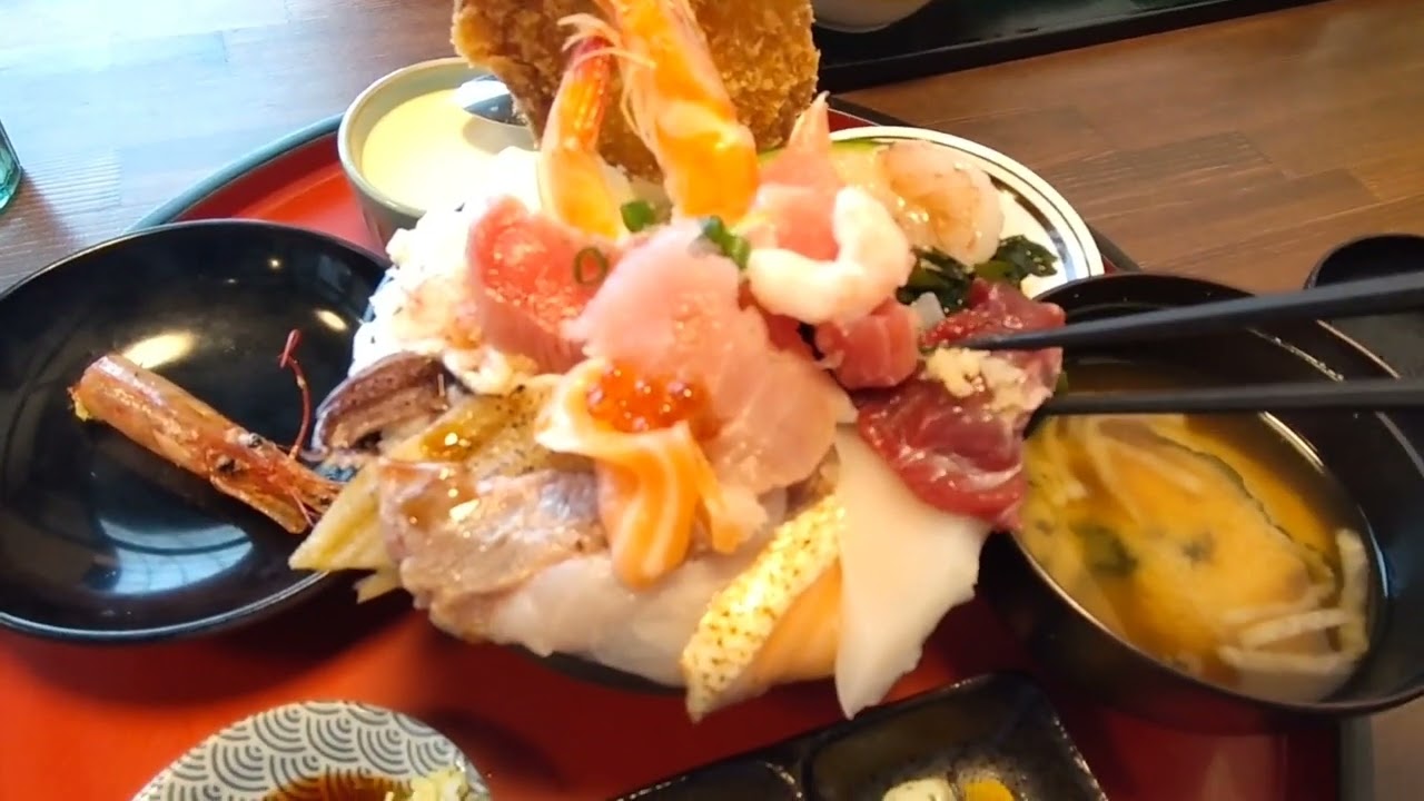 ランチ10食限定    山盛り海鮮丼   「幸来食堂   金龍閣」 栃木県都賀郡壬生町