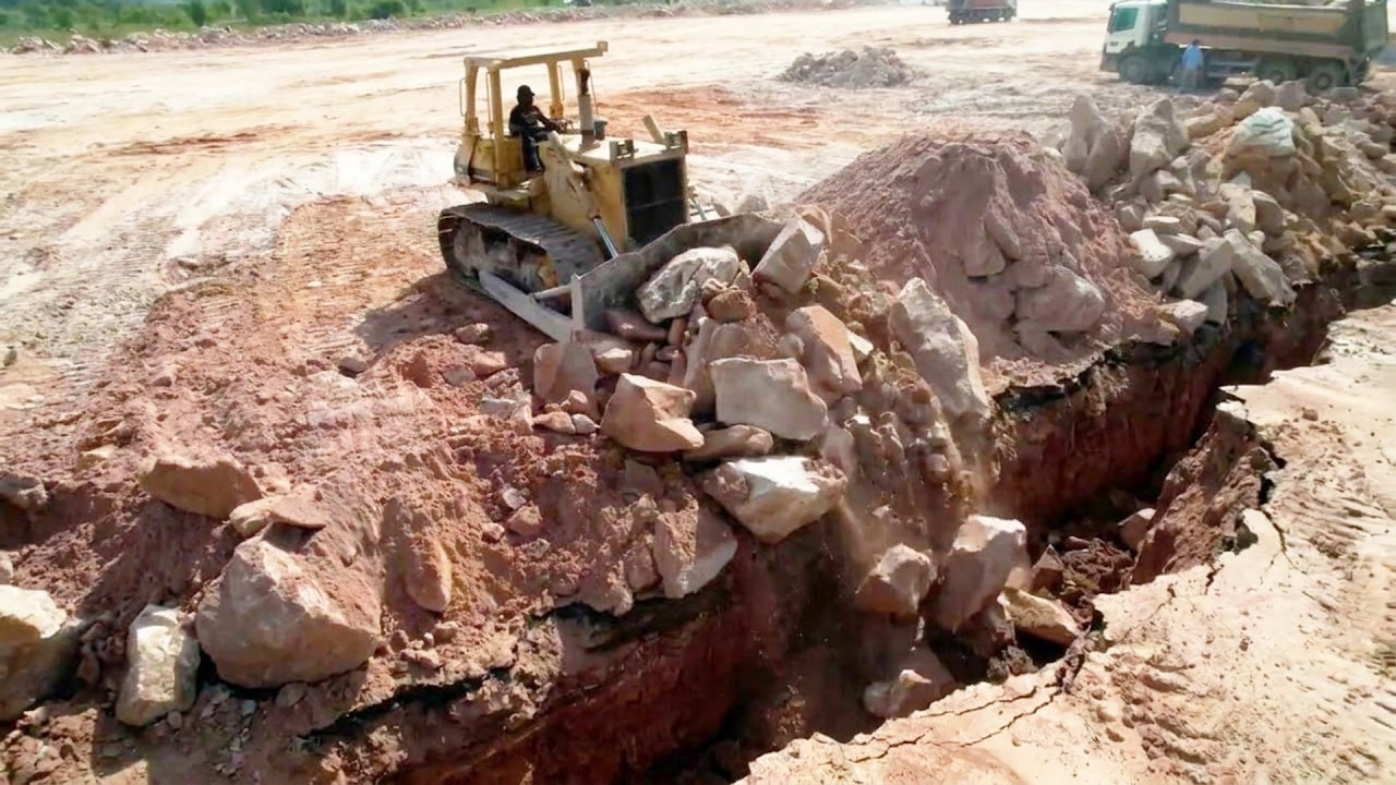 Incredible Machine Dozer Hard Work Pushing Huge Stones Landfilling Up & Clearing Mud