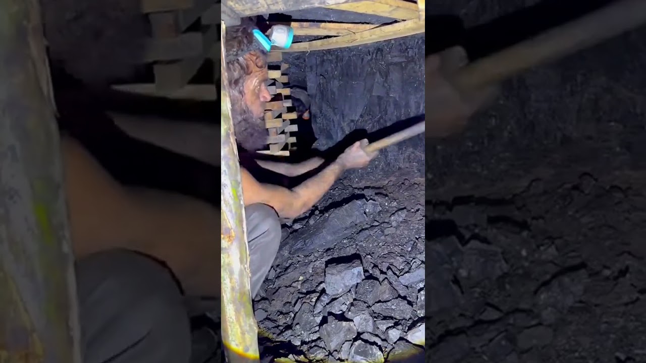 Mining ⛏️ underground 10km in narrow mines☠️ #minecraft #travel #mine #sad  #nature #diamond #man