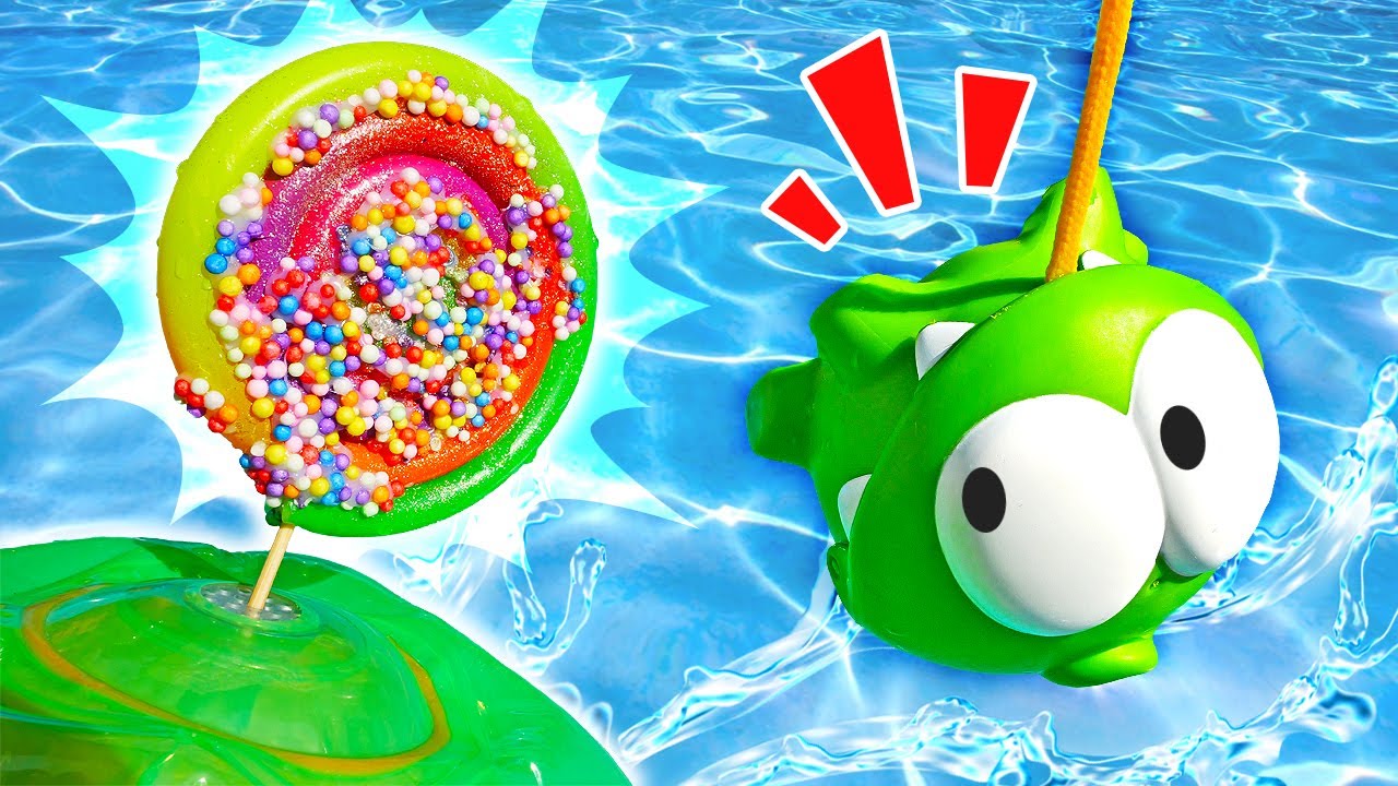 🍬💦 ¡Uyyy! Om Nom se cae al agua por un caramelo | Juguetes para niños
